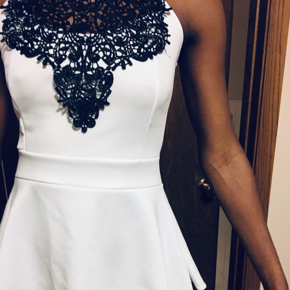 Lace detailed top